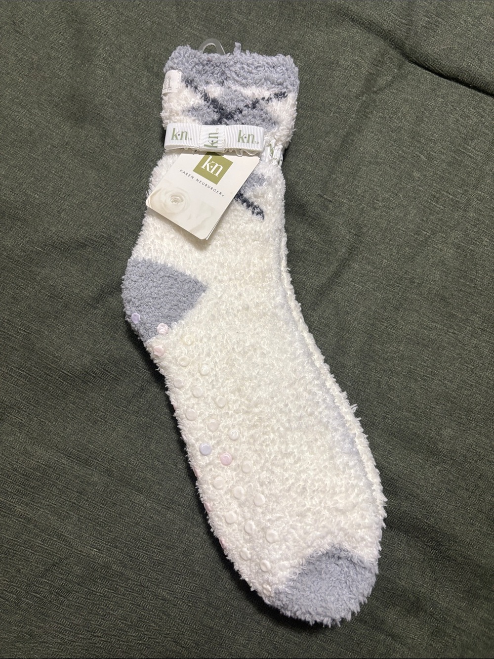 Karen Neuburger Plush White & Light Gray Non-Slip Cozy Socks